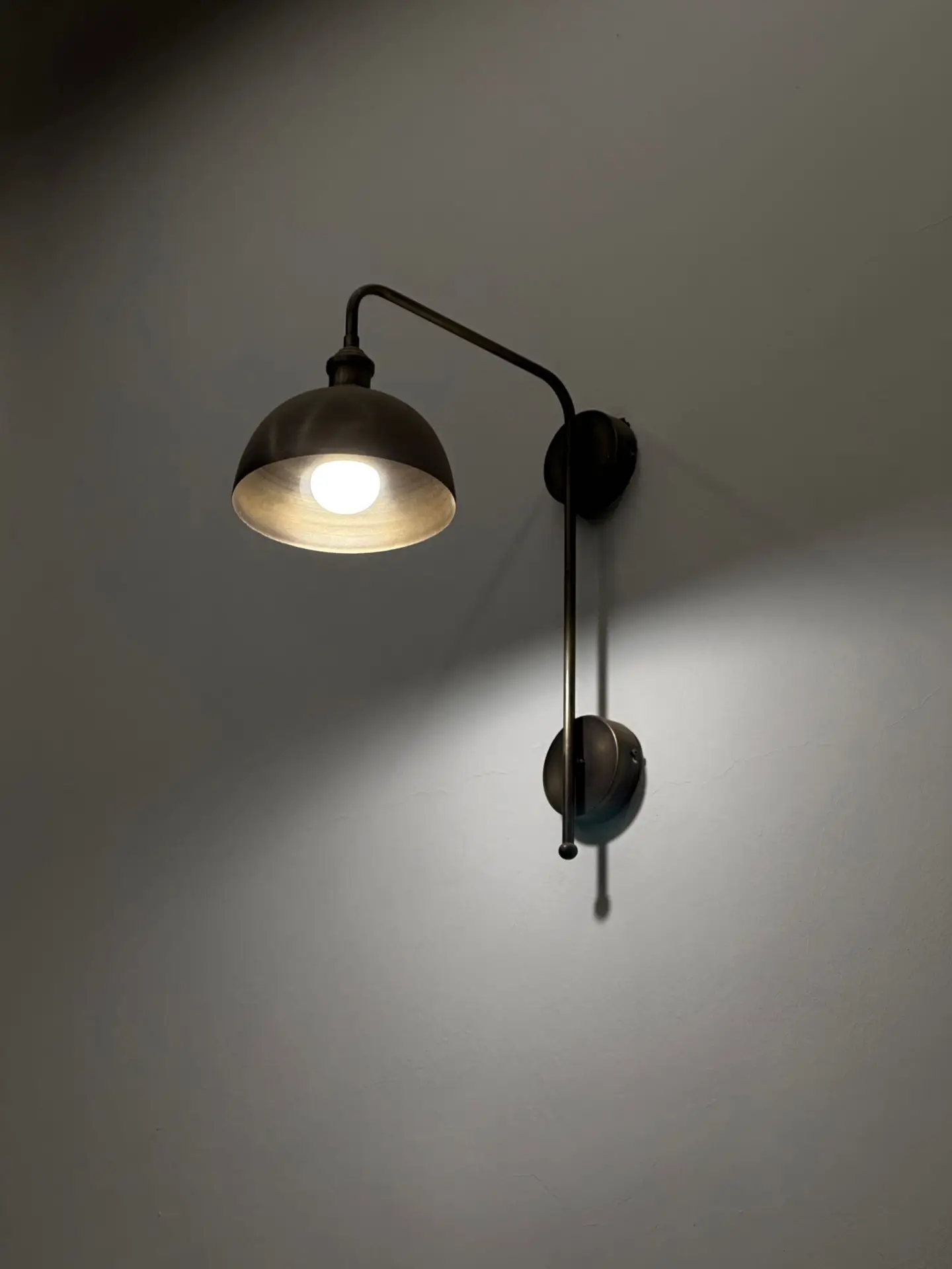 VALS WALL LIGHT