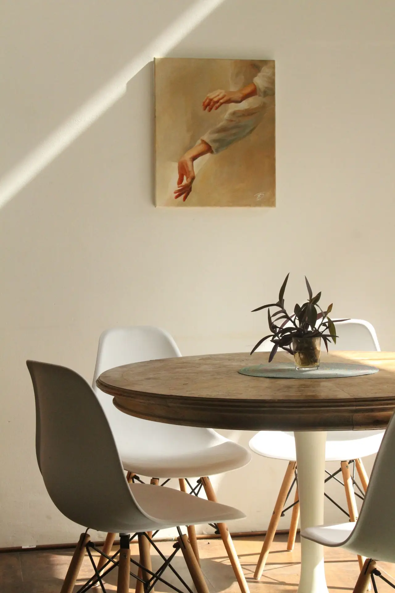 THE KÜSNACHT TABLE